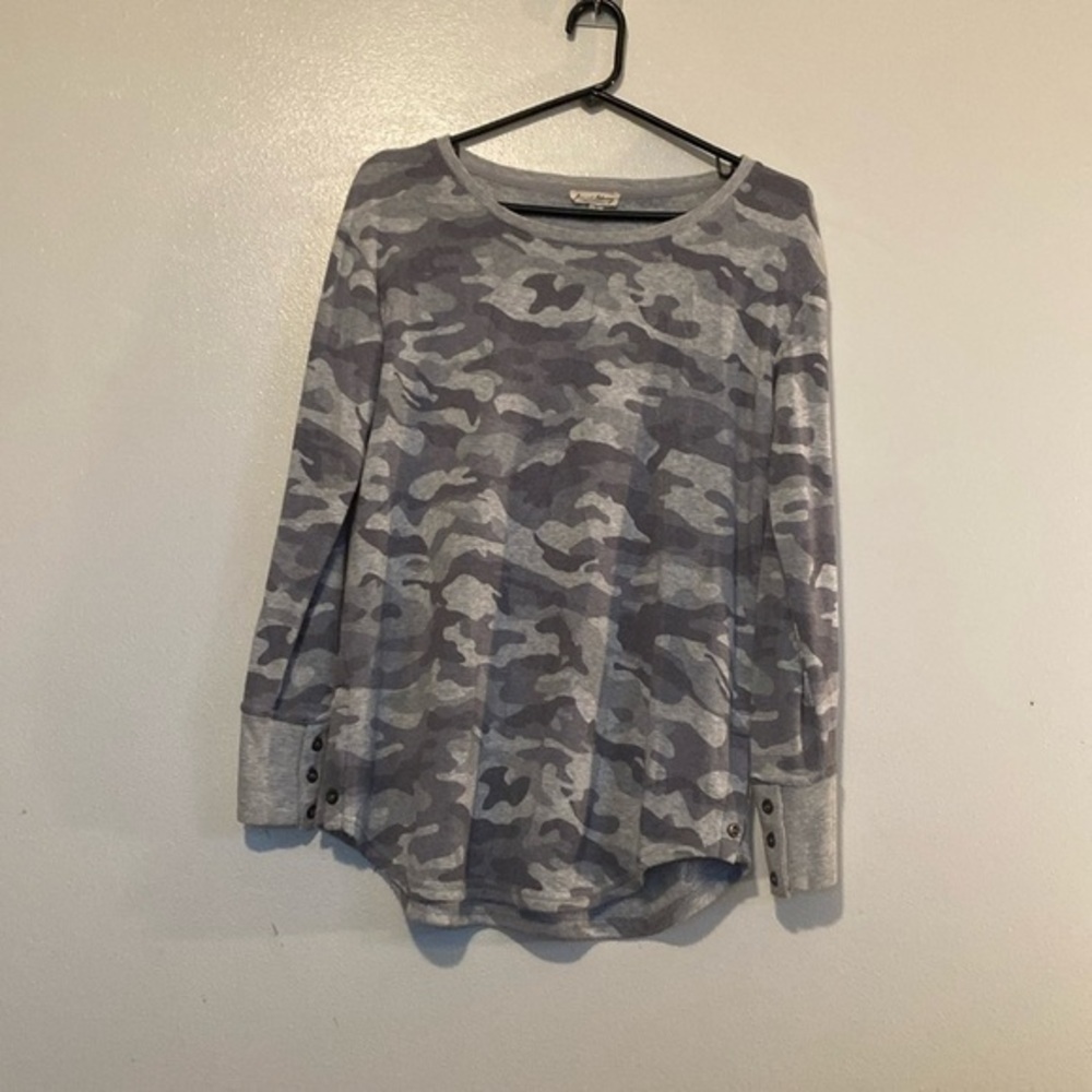 Jane and Delancey Sweater rayon  Small Camo Sweatshirt Pullover Button shirt